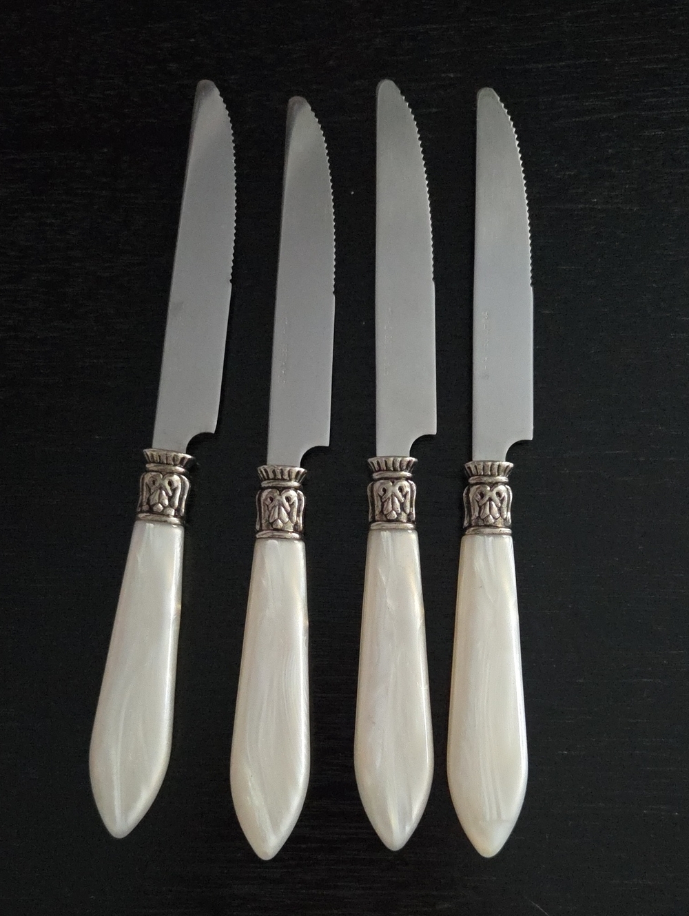 Faux Pearl Handle 24 Piece flatware set - Picture 4 of 12